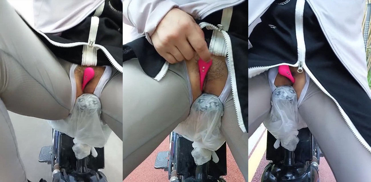 骚货户外女主播 穿开裆健身裤 塞遥控跳蛋 骑电瓶车户外直播 只要刷礼物就能控制跳蛋 这么玩是真刺激啊