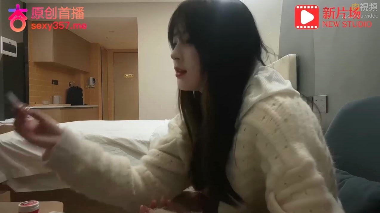 神似秦岚辍学妹第2部，高颜辍学小太妹，痞气难掩稚气味！